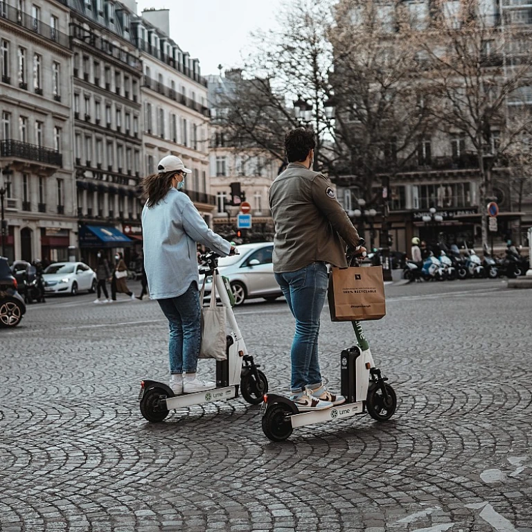 Le port du casque devient obligatoire pour les trottinettes électriques